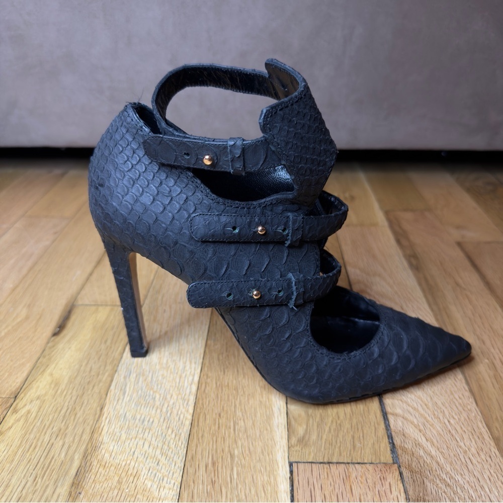 Gio Diev Black Python Embossed Pumps - Size 40 (US 9)
